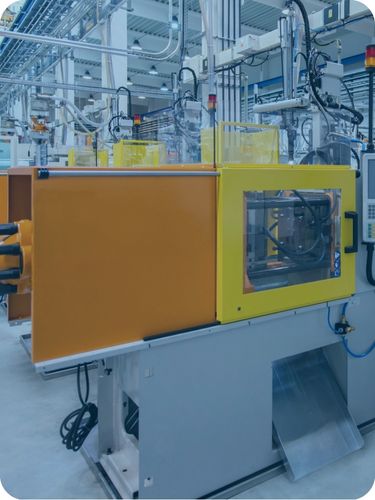 Machine de moulage par injection jaune et orange en atelier industriel - application machines-outils